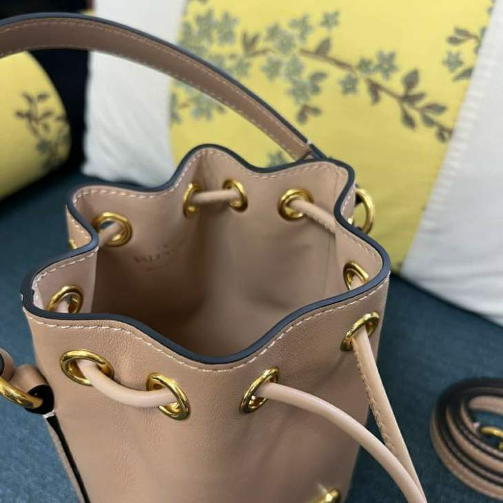 Picture of Valentino Handbags _SKUfw148705522fw